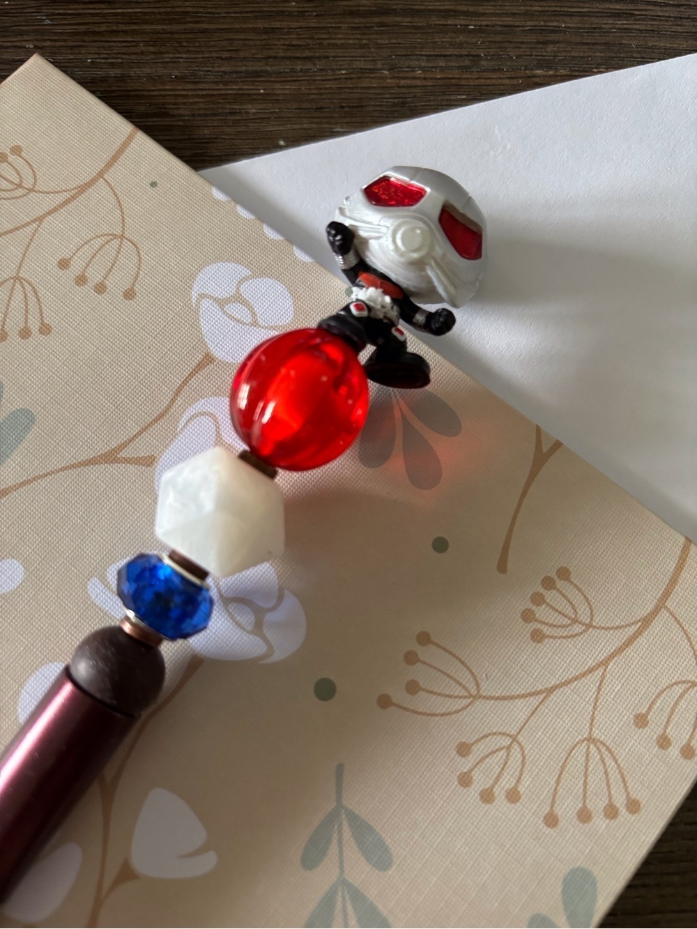 Marvel Doorables: Antman: Antman handmade beaded pen